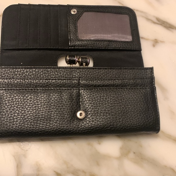 TAHARI Midnight Garden Clutch Black Wallet With RFID - Picture 7 of 9